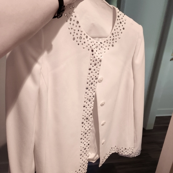 Blazer - Picture 1 of 7